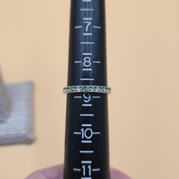 Size 8.75 Sterling Silver Channel Green And Clear Crystal Band Ring A4765 - Picture 5 of 7